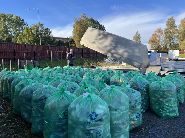 Bild p&aring; gr&ouml;na pants&auml;ckar.